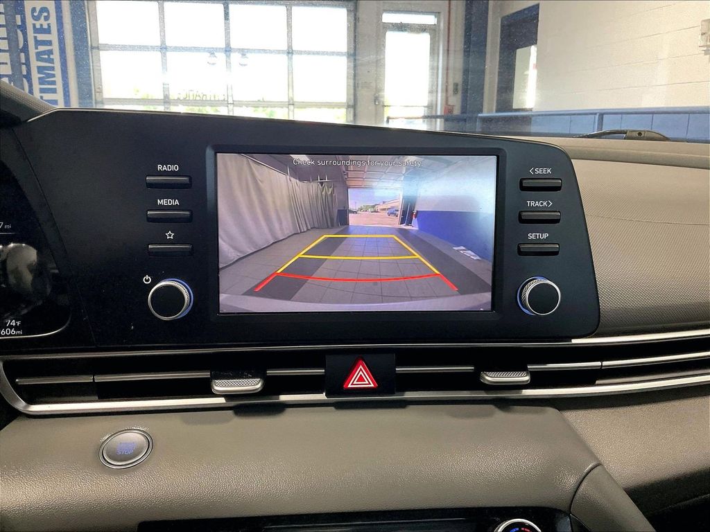 2023 Hyundai Elantra — photo 19