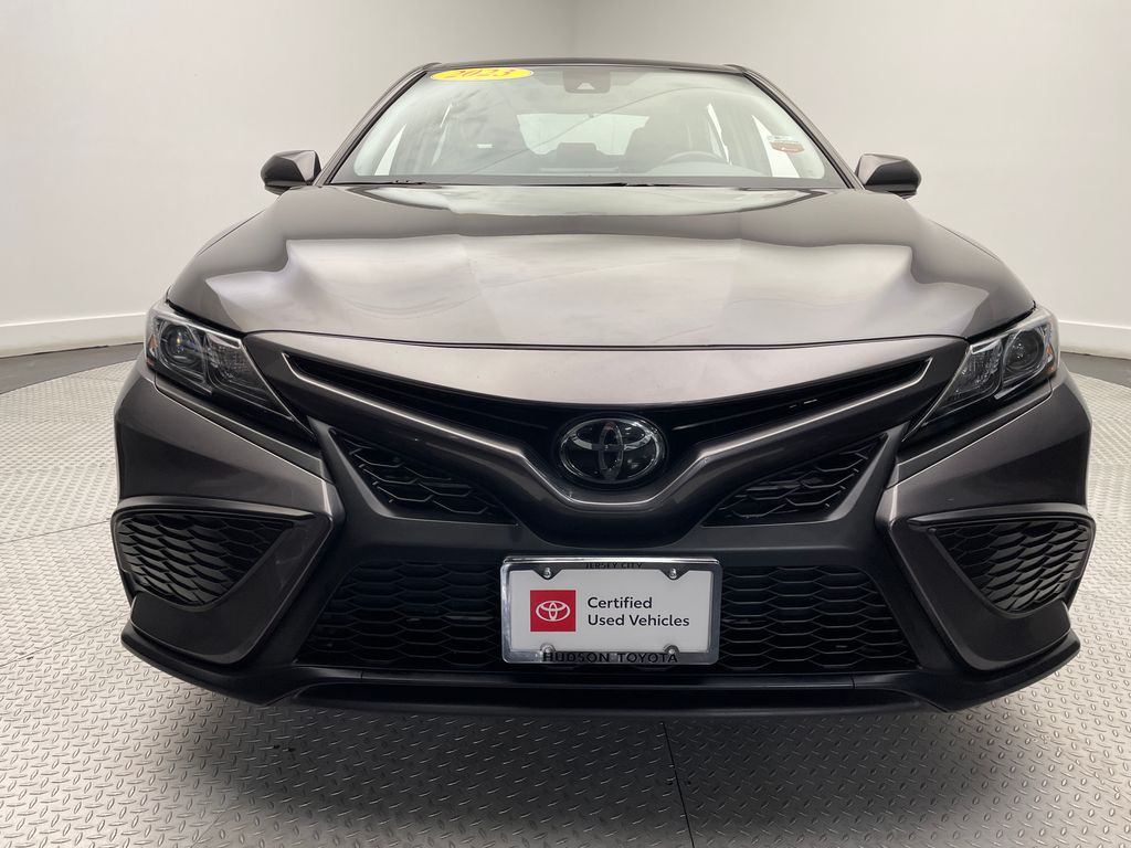 2023 Toyota Camry SE 2
