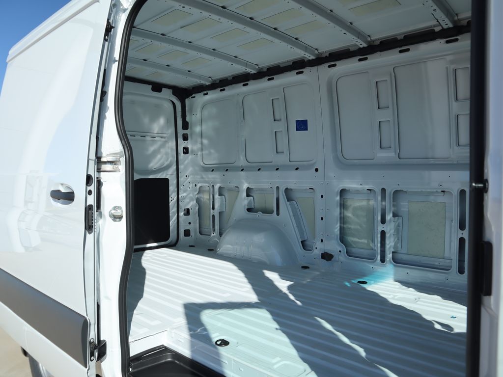 2025 Mercedes-Benz Sprinter 2500 26