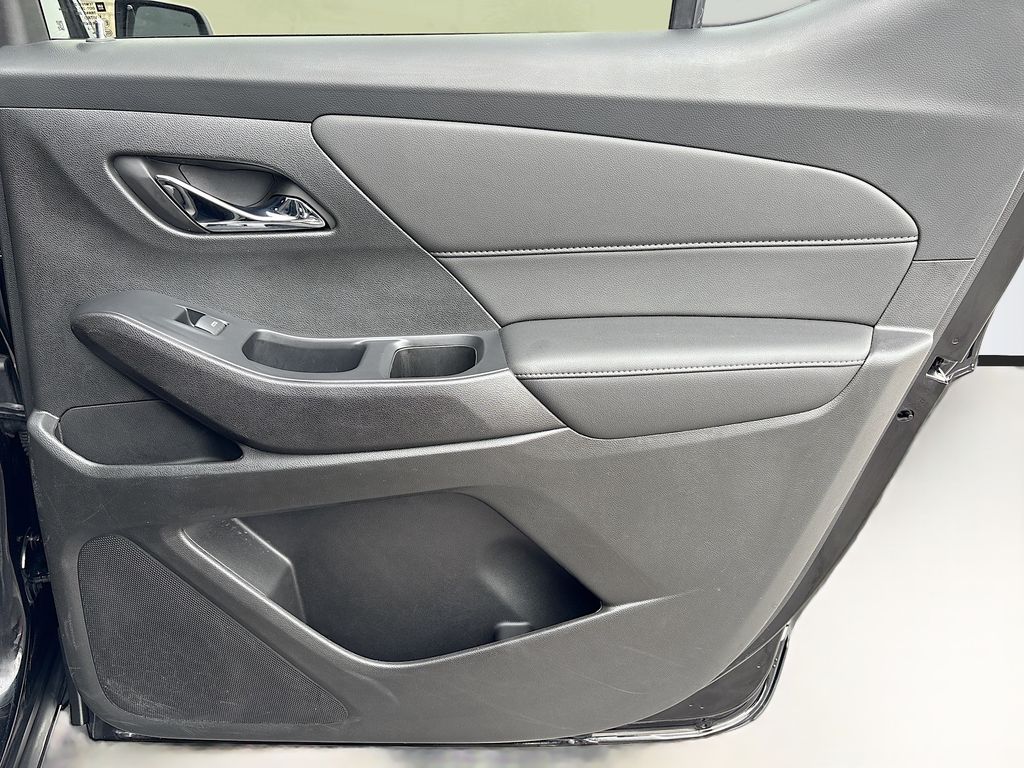 Thumbnail: 2022 Chevrolet Traverse - 26