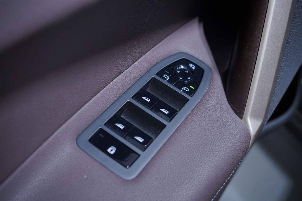 Thumbnail: 2023 BMW iX - 17