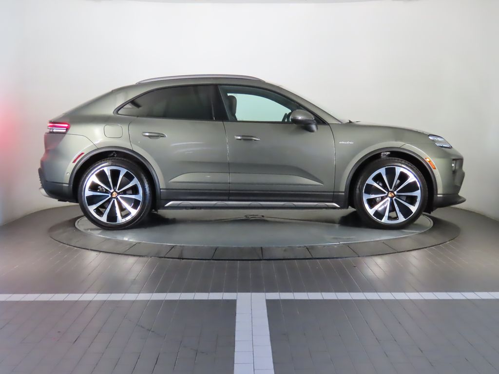 Thumbnail: 2025 Porsche Macan - 8