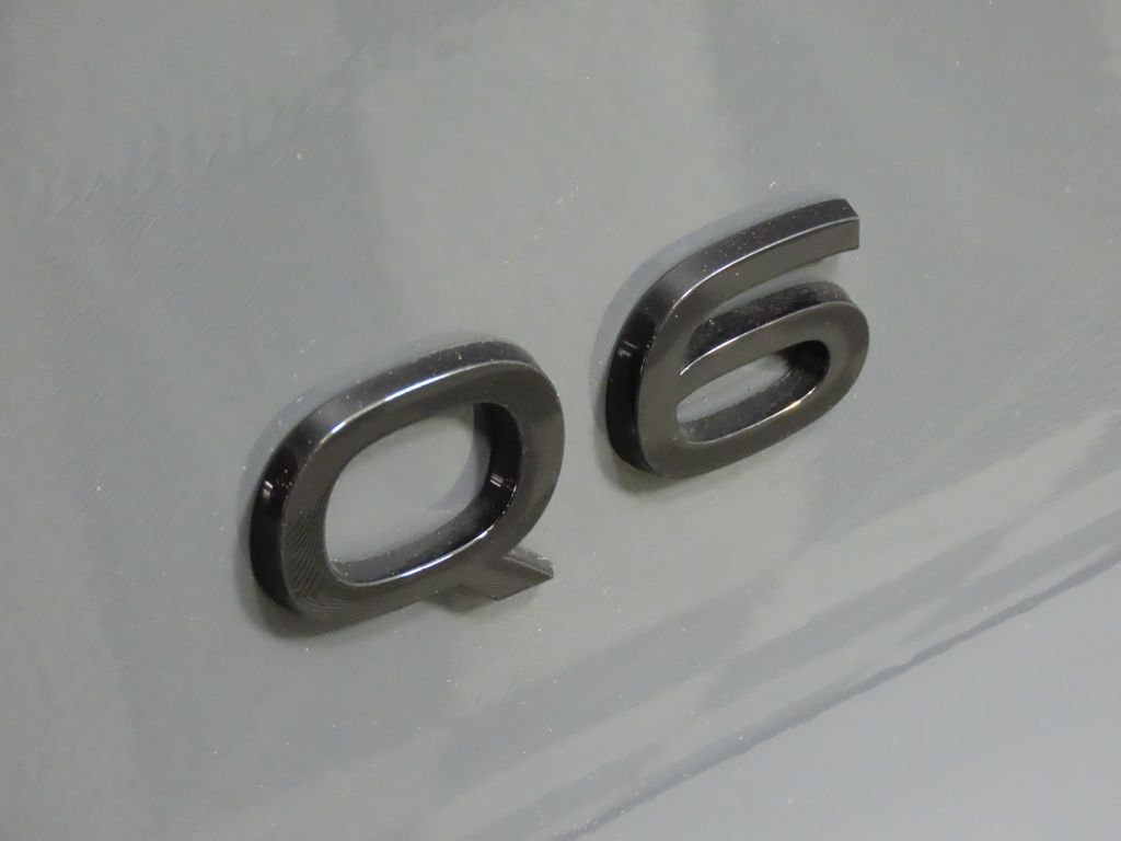 Thumbnail: 2025 Audi Q6 e-tron - 9