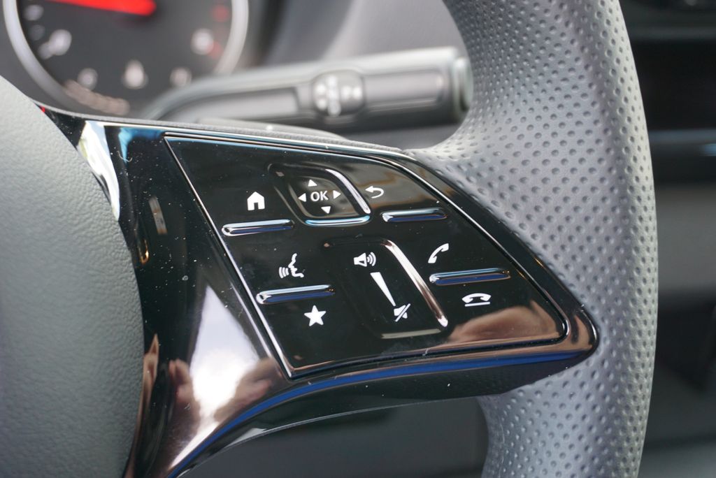 Thumbnail: 2025 Mercedes-Benz Sprinter - 32