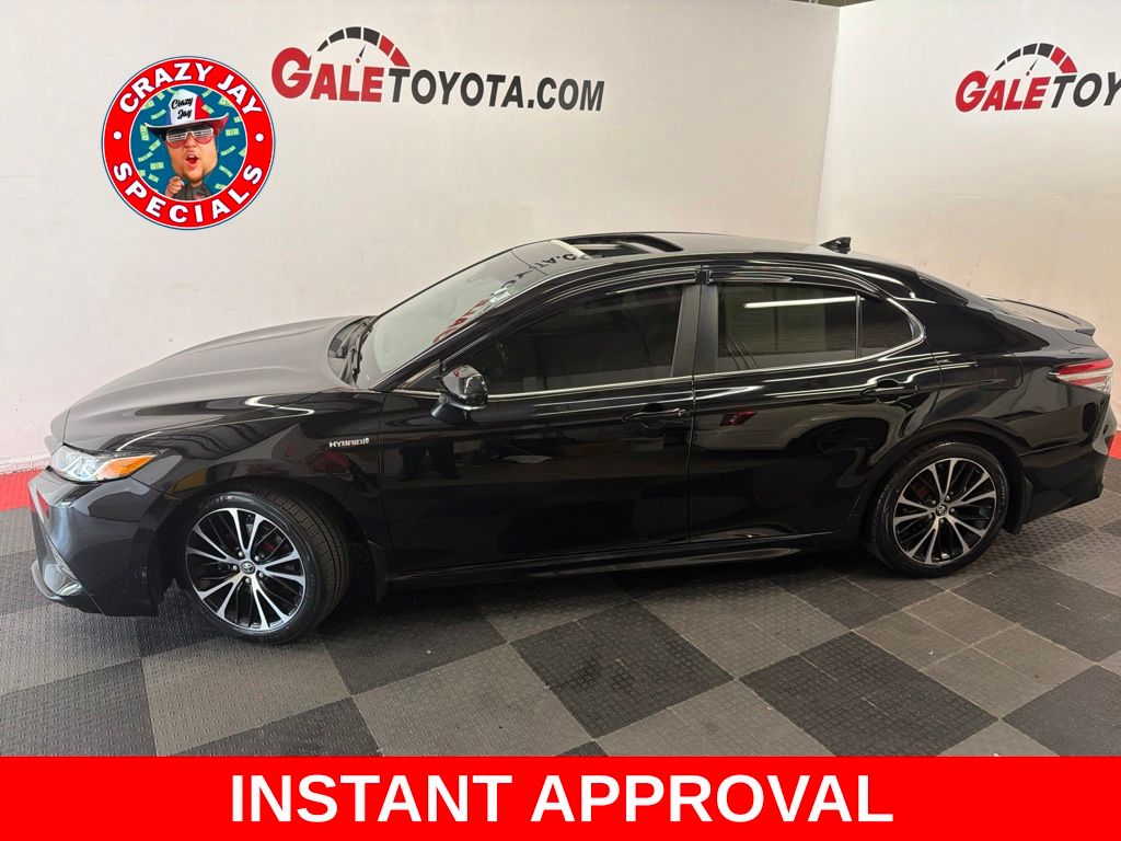 Used 2018 Toyota Camry Hybrid Sedan