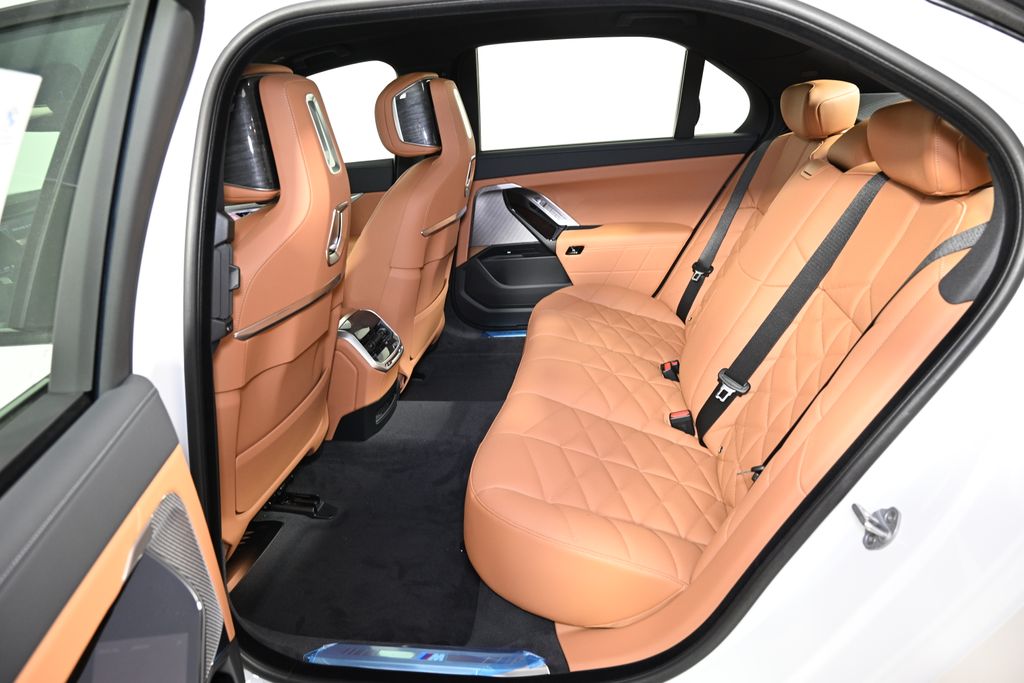 Thumbnail: 2026 BMW 7 Series - 24