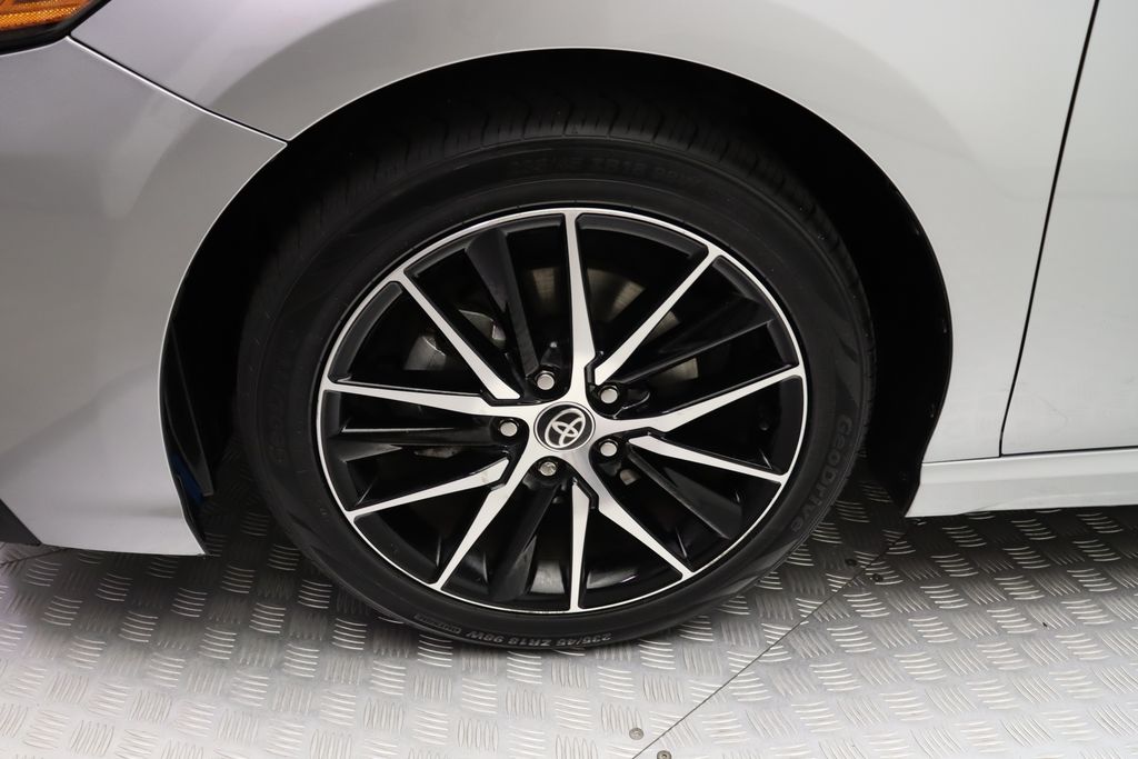 Thumbnail: 2023 Toyota Camry - 4