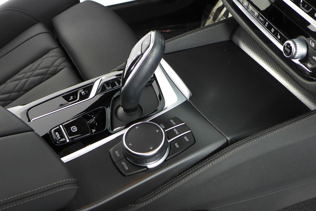 Thumbnail: 2023 BMW 5 Series - 15