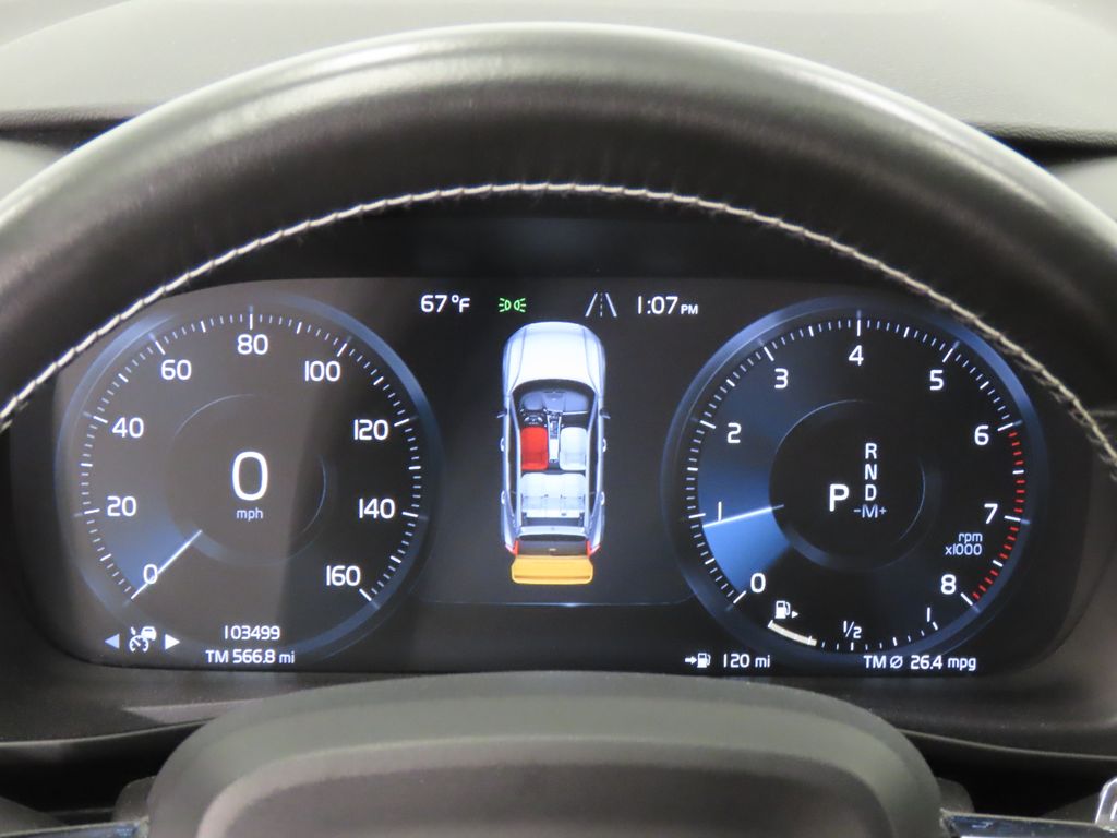 Thumbnail: 2019 Volvo XC40 - 17