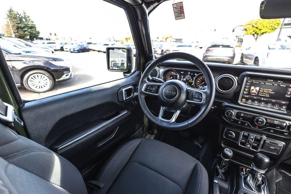 2023 Jeep Wrangler Sahara thumbnail 21