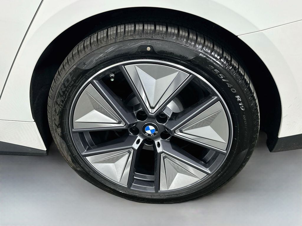 Thumbnail: 2026 BMW i4 - 23