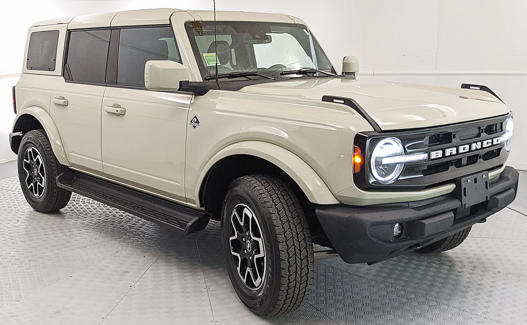 2025 Ford Bronco Outer Banks 4-Door 4WD