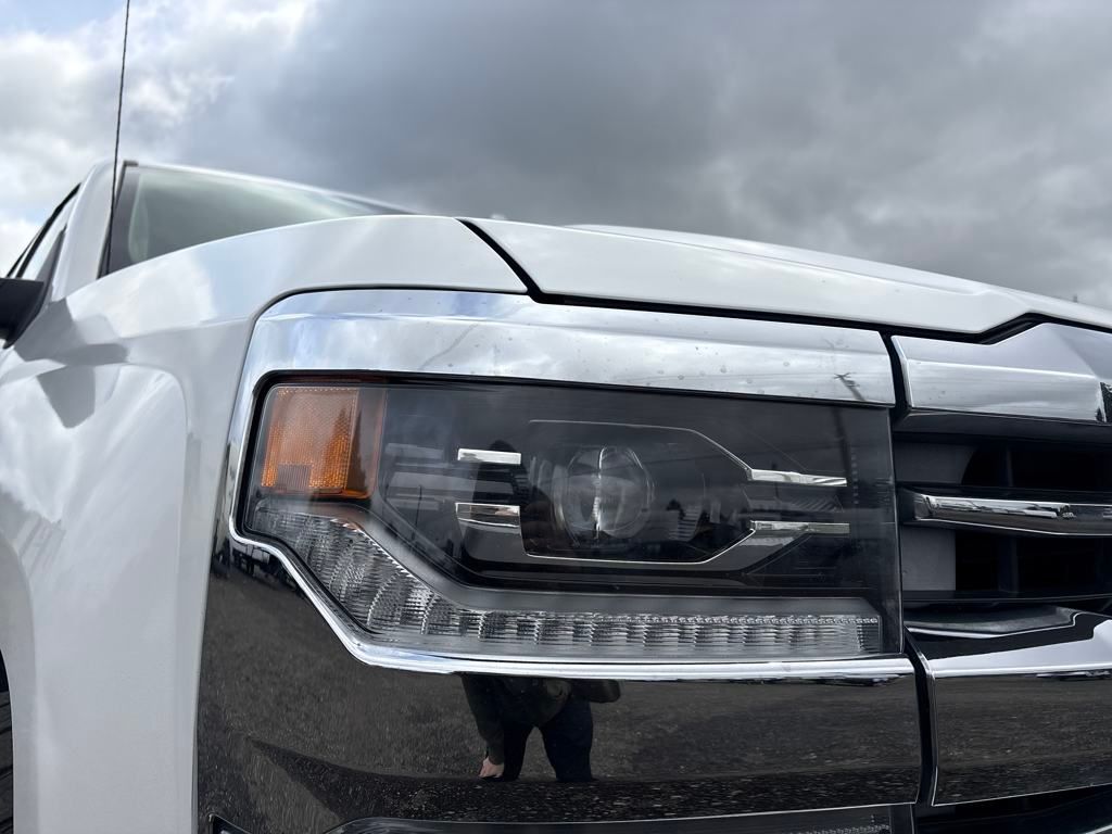 2017 Iridescent Pearl Tricoat Chevrolet Silverado 1500 High Country 4X4 Truck