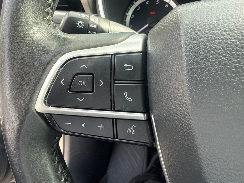 Used 2025  Toyota XLE image 18