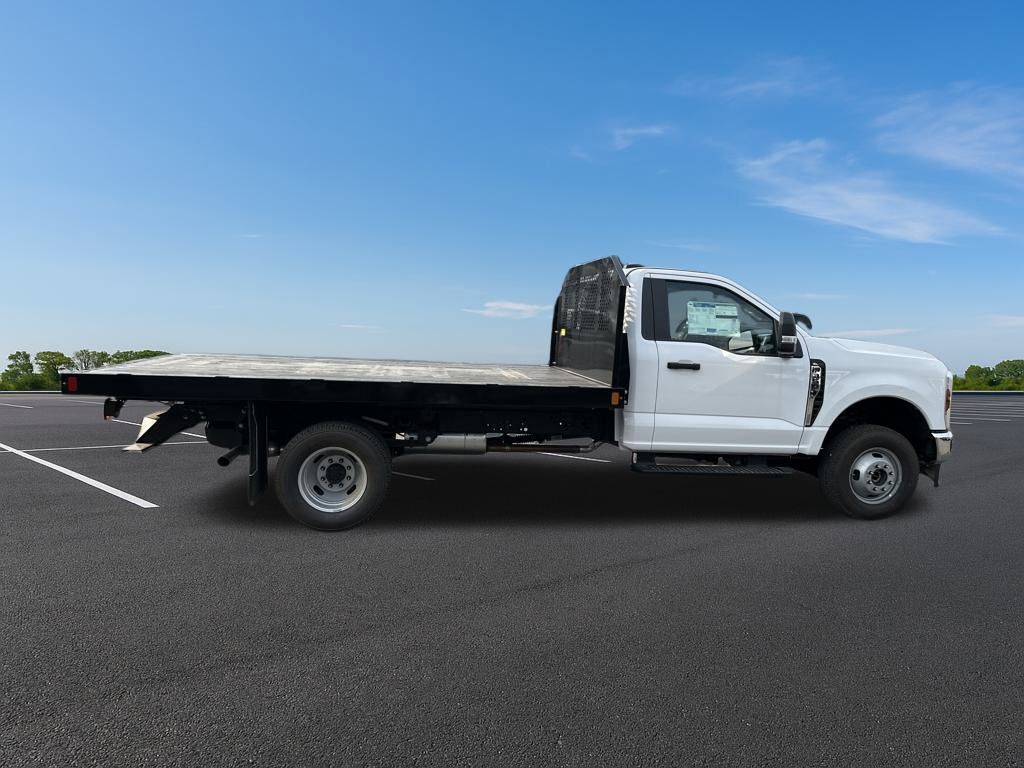 New 2025 Ford Super Duty F-350 Chassis Regular Cab (DRW) 169" Wheelbase XL