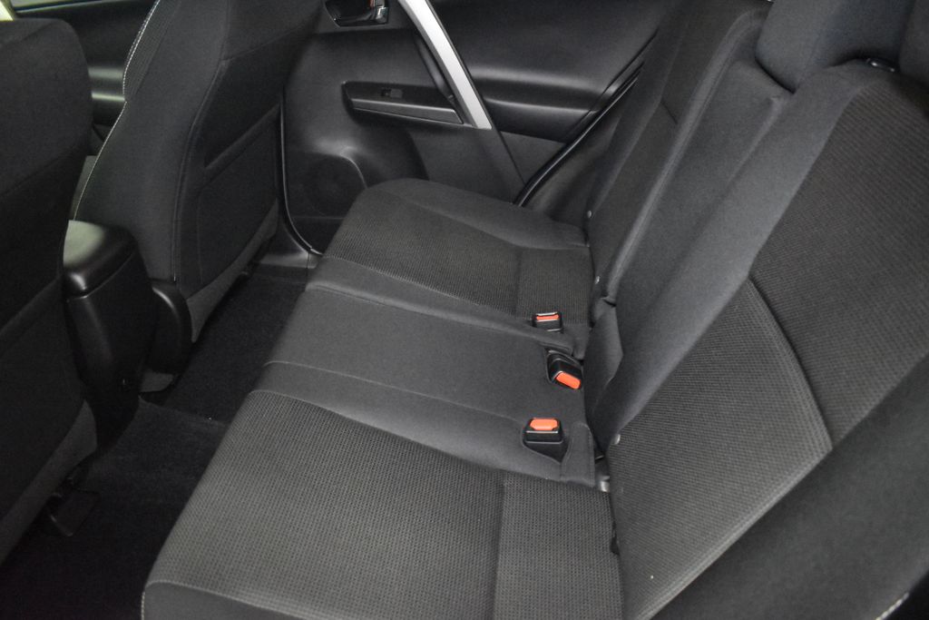 2018 Toyota RAV4 XLE 29