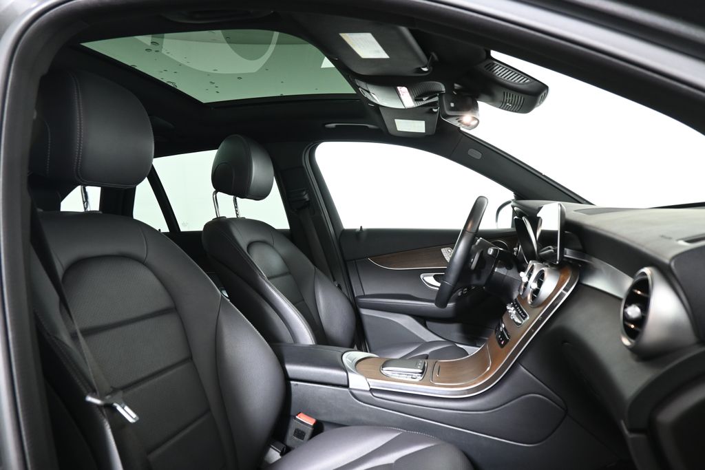 Thumbnail: 2022 Mercedes-Benz GLC - 27