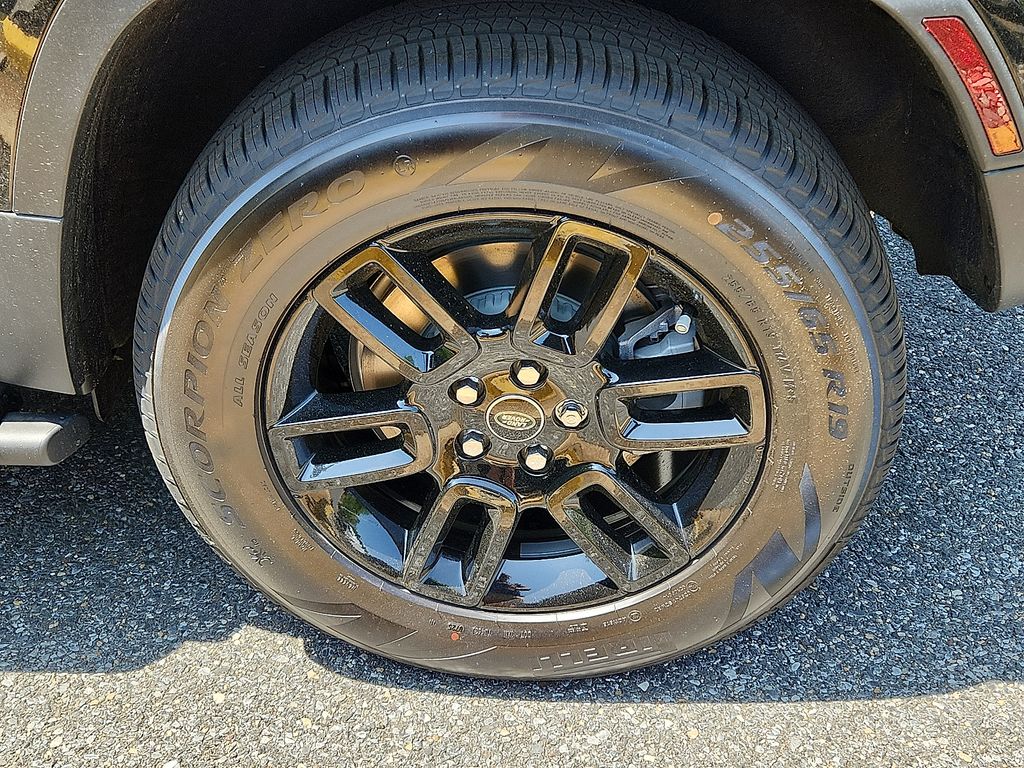 Thumbnail: 2025 Land Rover Defender - 5