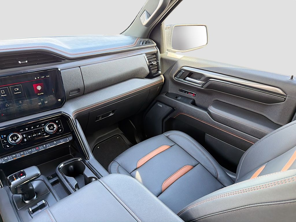 Used 2024 White GMC AT4 image 23