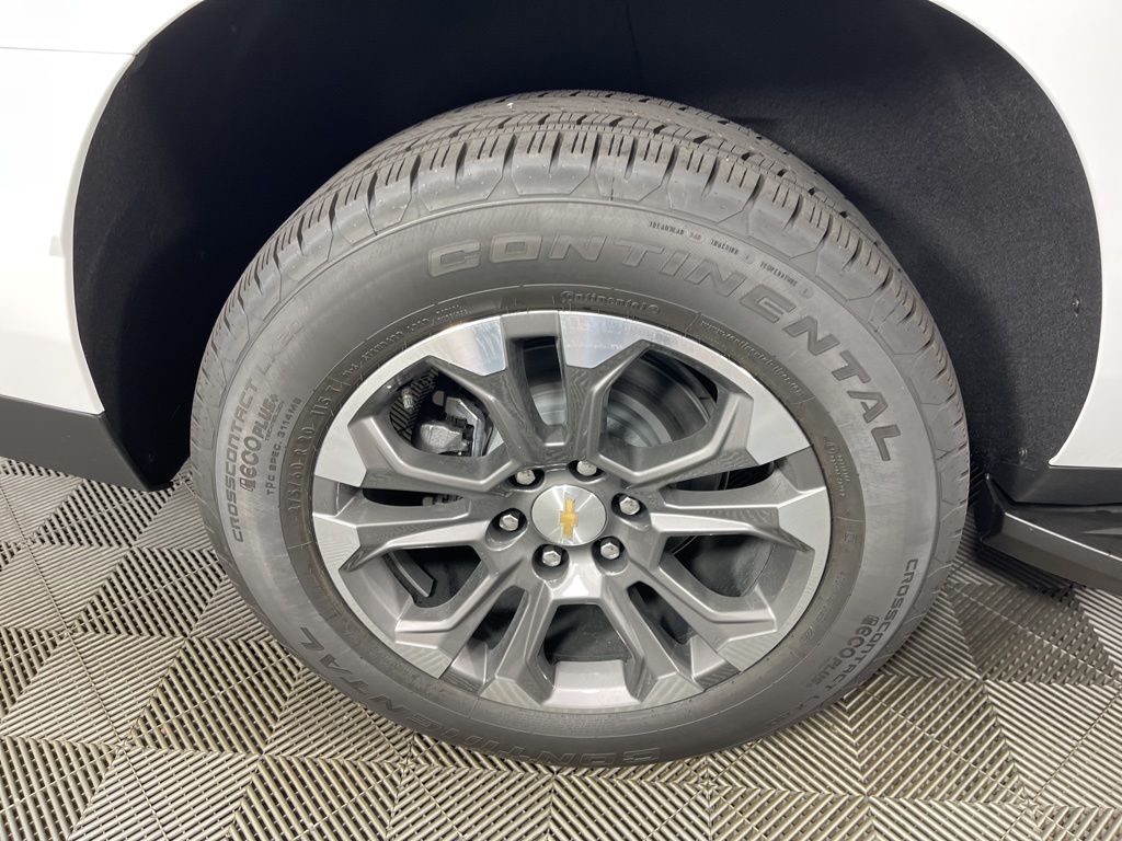 Thumbnail: 2025 Chevrolet Suburban - 18