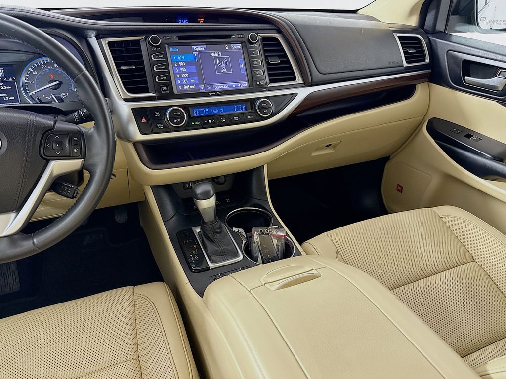 Thumbnail: 2015 Toyota Highlander - 22
