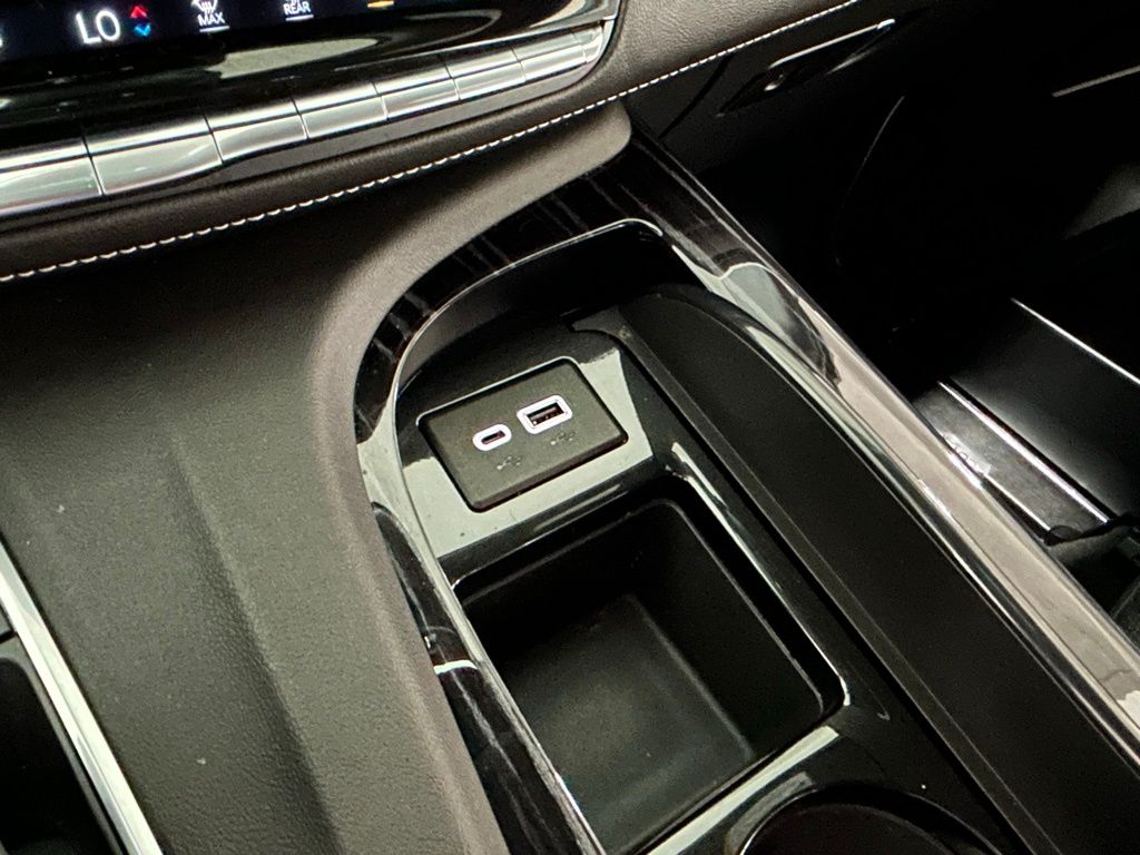 Used 2022 Crystal White Tricoat Cadillac Sport image 35