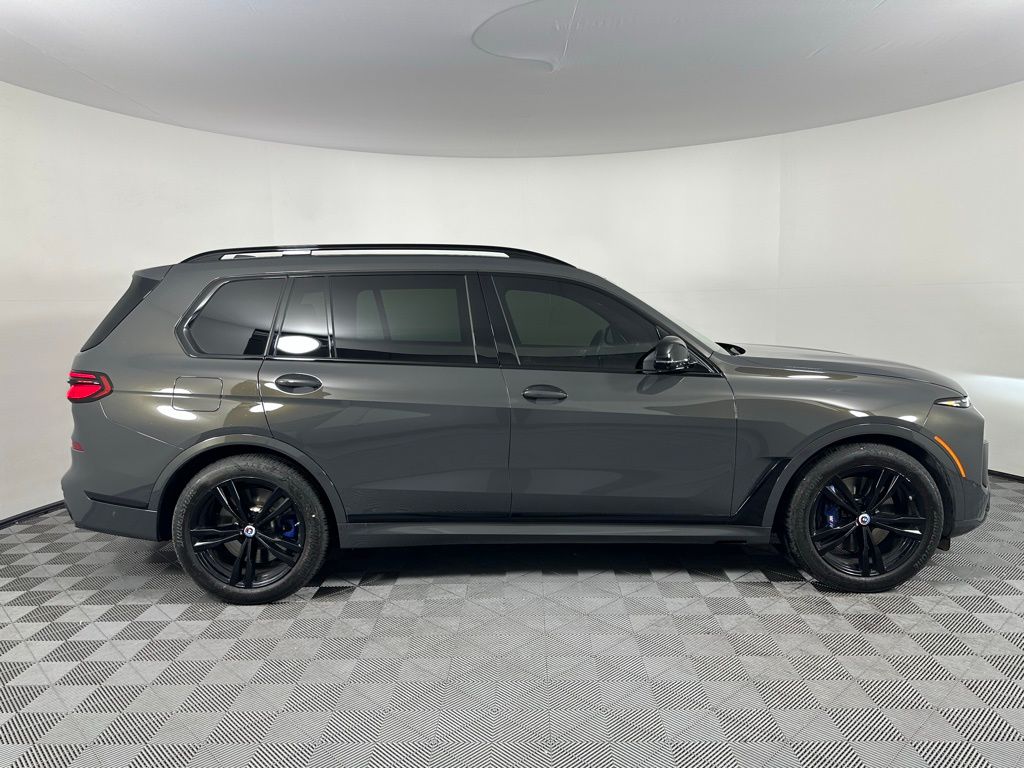 Thumbnail: 2023 BMW X7 - 4