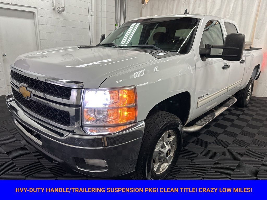 Summit White 2014 Chevrolet Silverado 2500HD Pickup Truck Four-Wheel Drive 6-Speed Automatic
