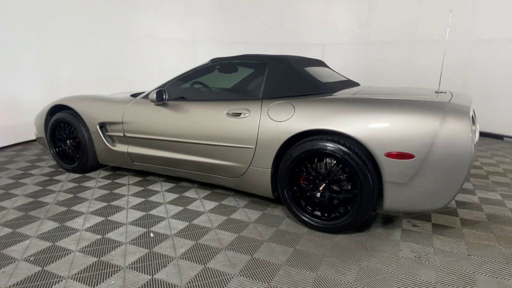 1999 Chevrolet Corvette Base 6