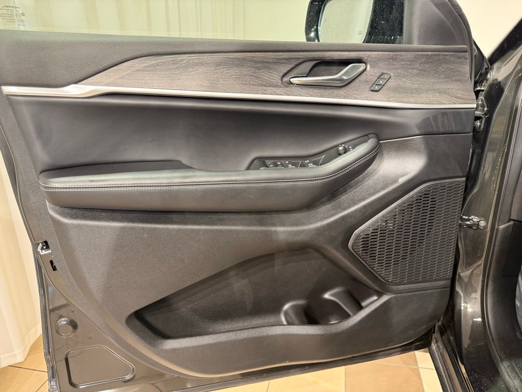 Thumbnail: 2024 Jeep Grand Cherokee - 15