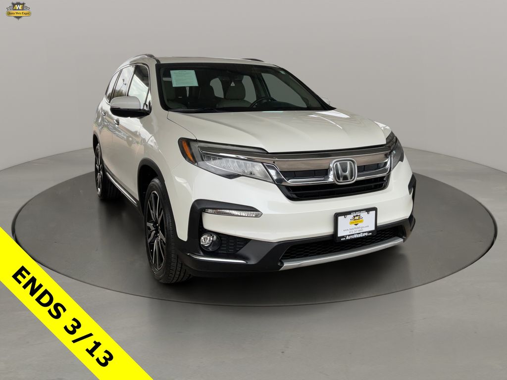 2019 Honda Pilot Touring FWD with Rear Captain's Chairs