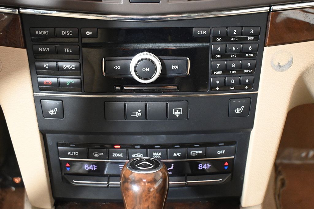 Thumbnail: 2010 Mercedes-Benz E-Class - 21