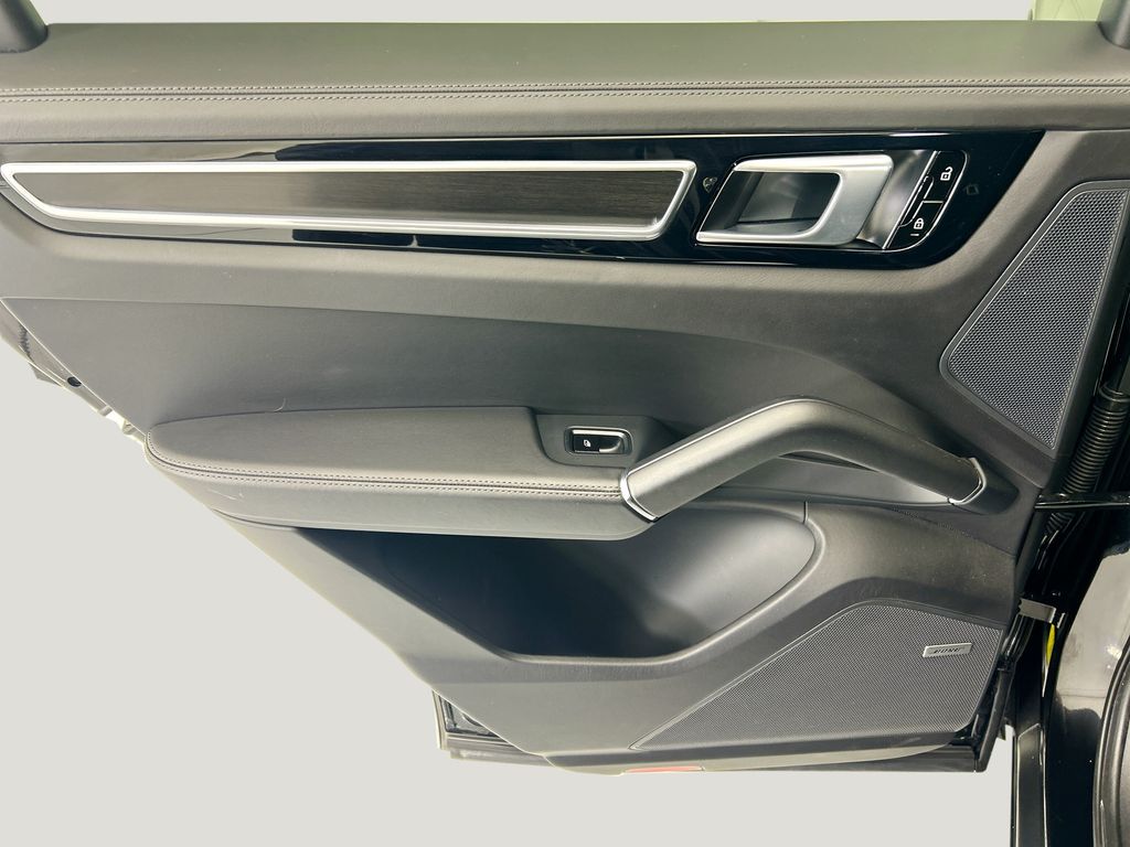 Thumbnail: 2021 Porsche Cayenne - 26