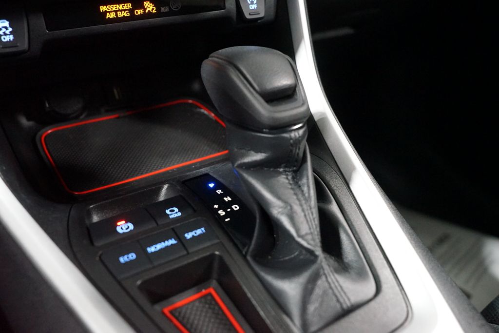 Thumbnail: 2021 Toyota RAV4 - 20