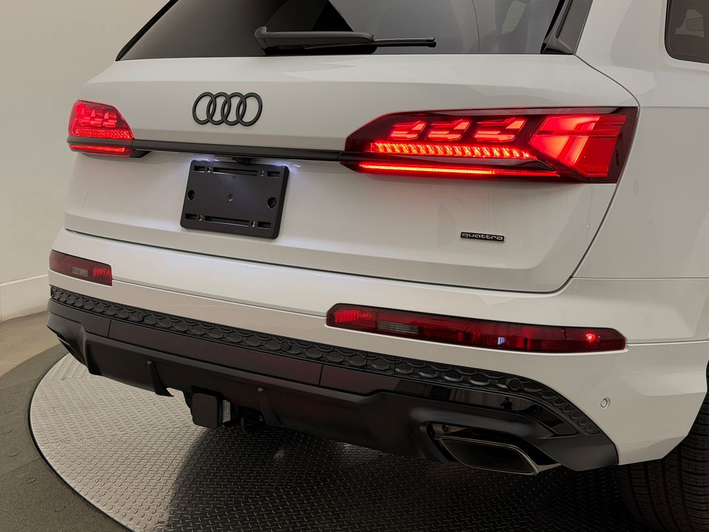 Thumbnail: 2026 Audi Q7 - 17