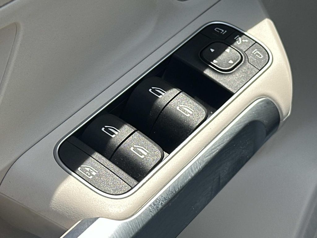 Thumbnail: 2022 Mercedes-Benz GLB - 28