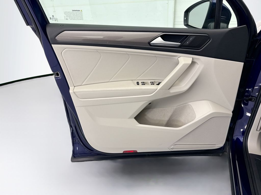 Thumbnail: 2023 Volkswagen Tiguan - 22