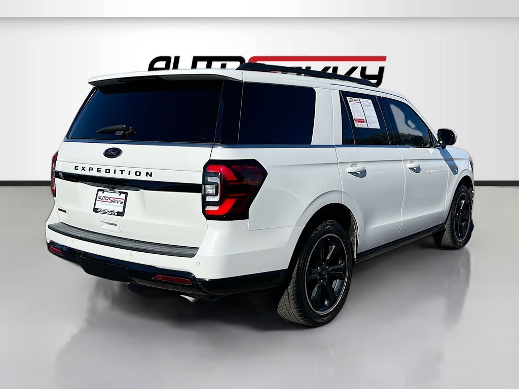 Used 2023 White Ford Limited image 7