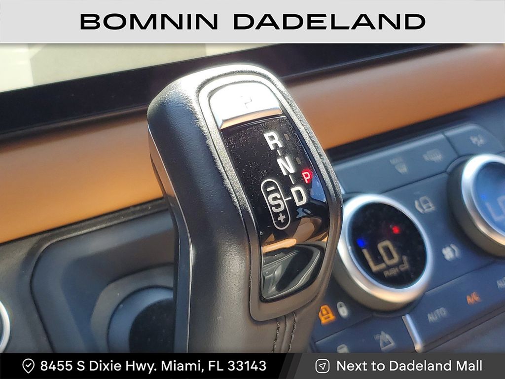 2023 Land Rover Defender 110 X-Dynamic SE photo
