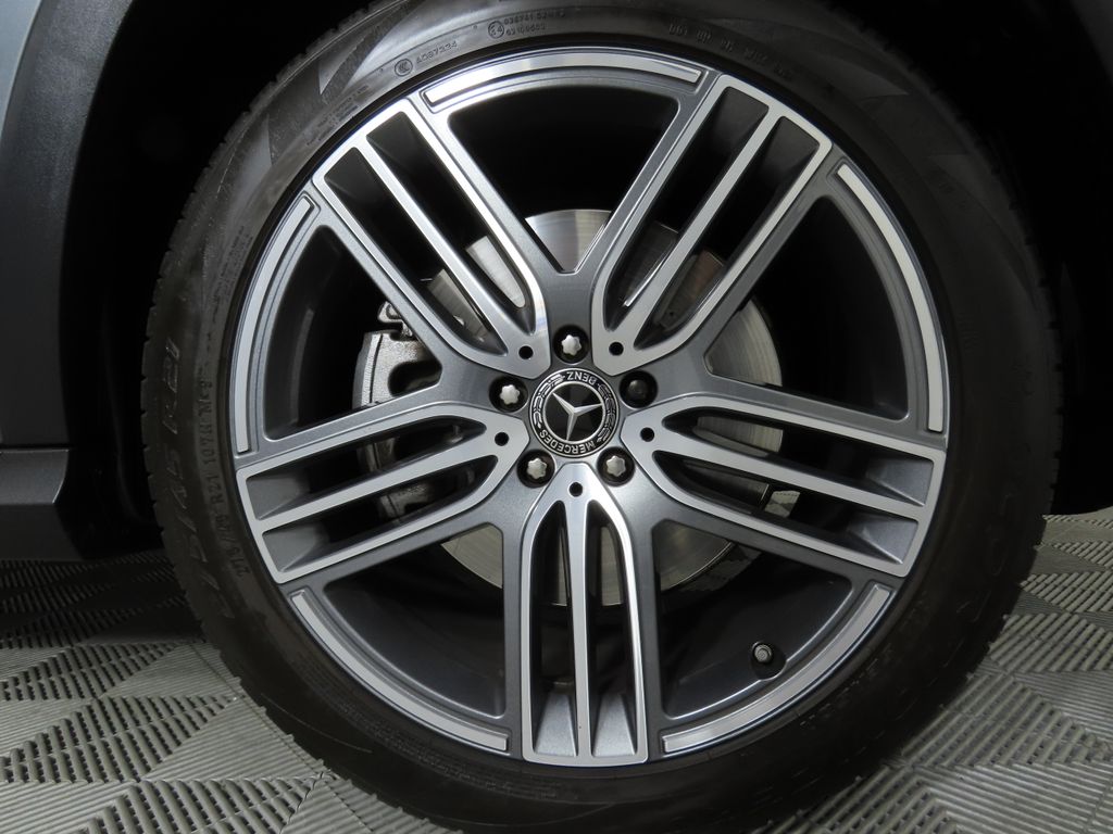 2024 Mercedes-Benz GLS 450 4MATIC 32
