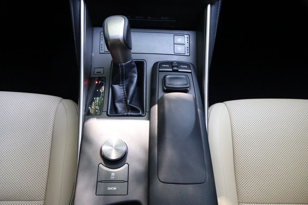 Thumbnail: 2015 Lexus IS - 21