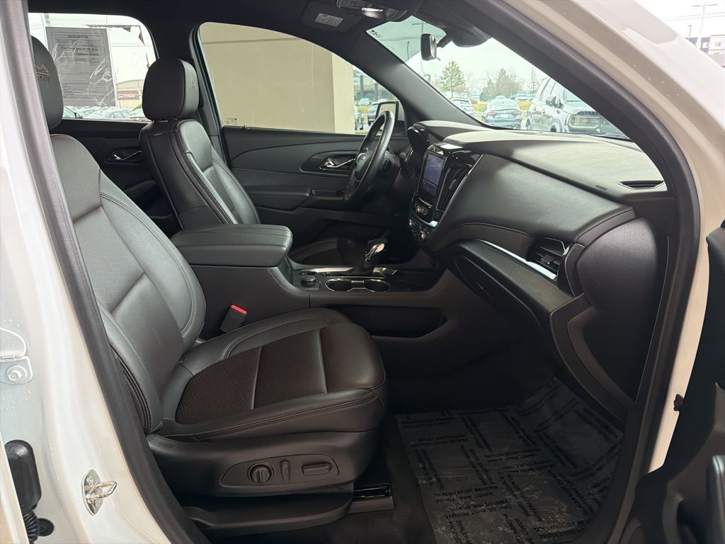 Thumbnail: 2023 Chevrolet Traverse - 26