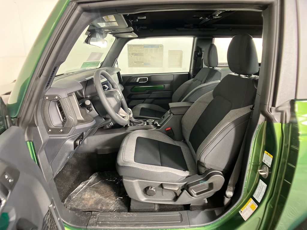 2025 Ford Bronco Base photo 21