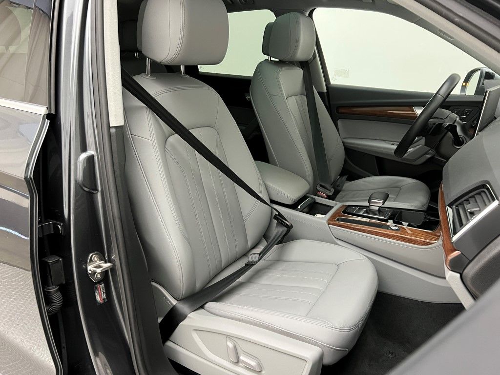 Thumbnail: 2022 Audi Q5 - 13