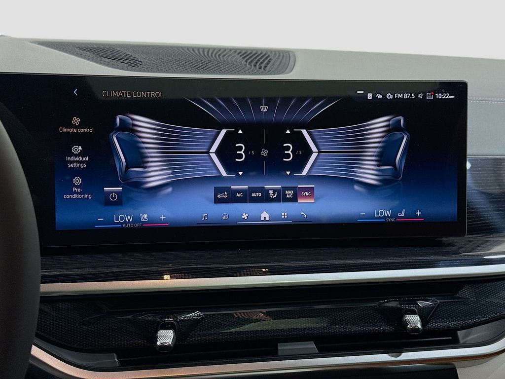 Thumbnail: 2027 BMW X7 - 11