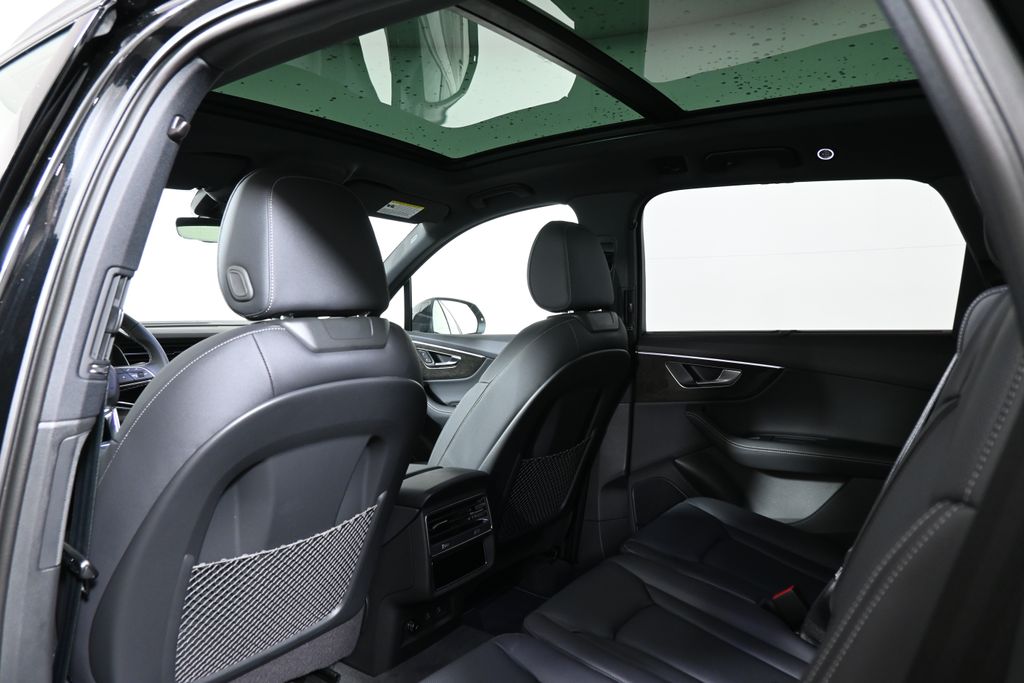 Thumbnail: 2026 Audi Q7 - 27