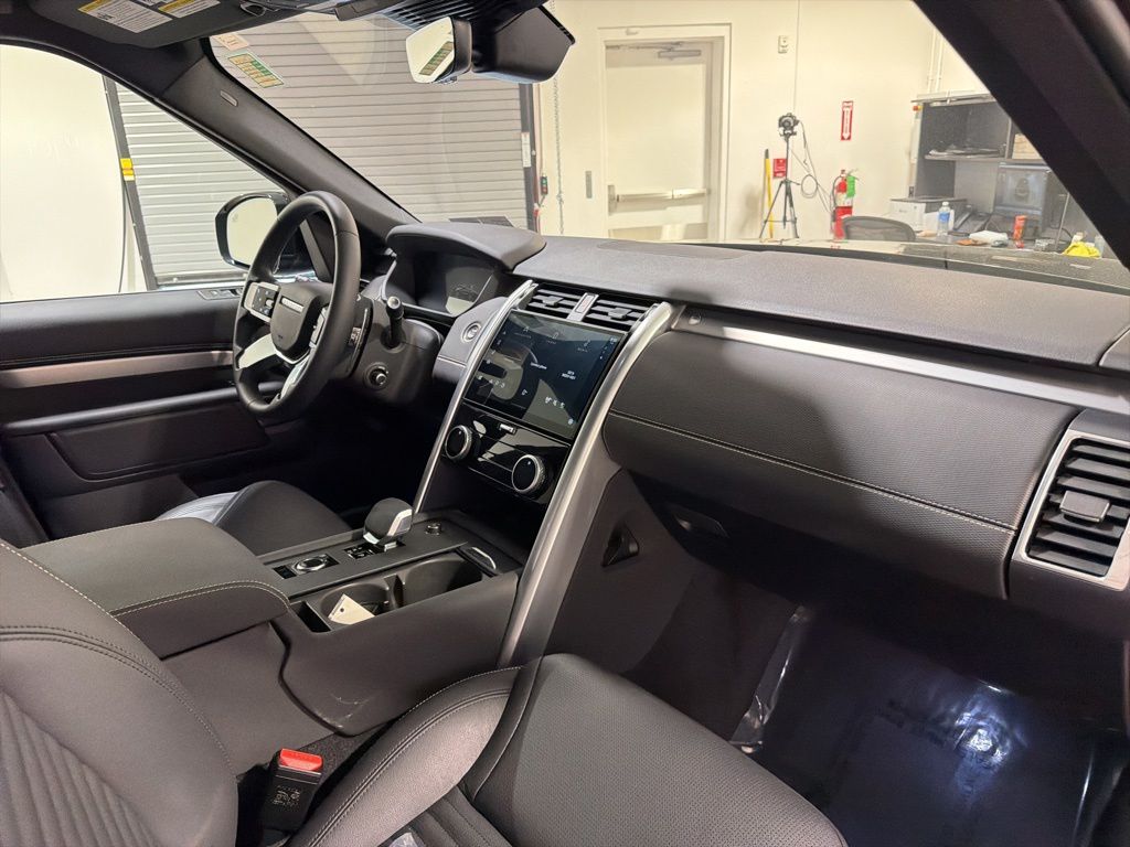 Certified Used 2025 Black Land Rover Dynamic SE image 24