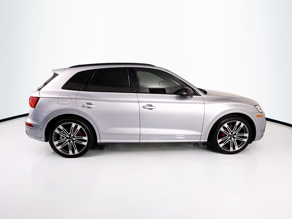 Thumbnail: 2020 Audi SQ5 - 4