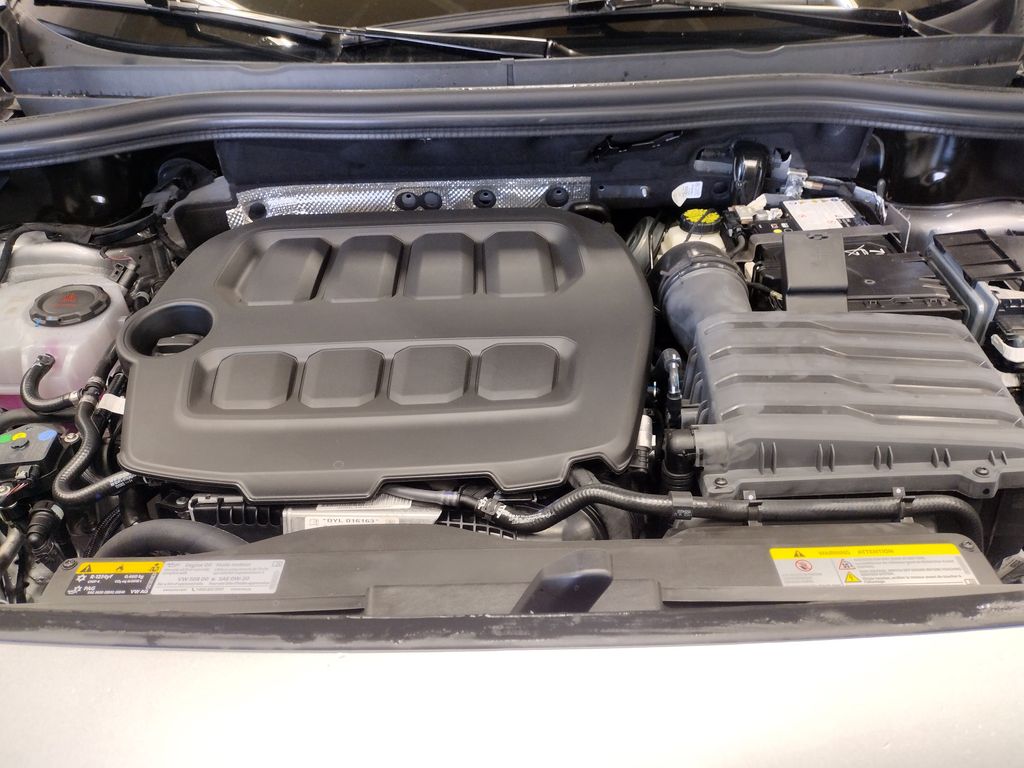 2025 Volkswagen Tiguan SE photo 3