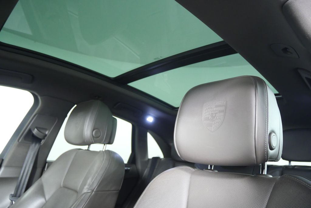 Thumbnail: 2016 Porsche Macan - 12